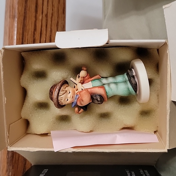 Hummels - Picture 3 of 16